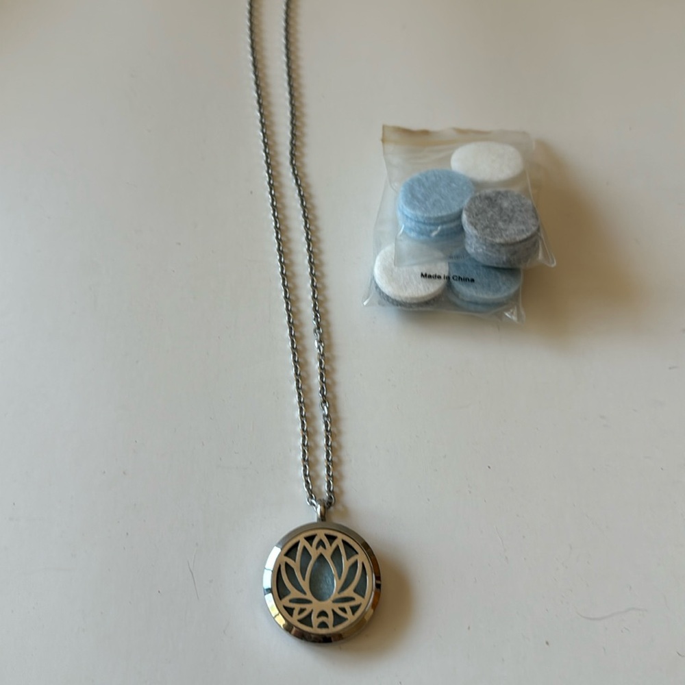 Sliver lotus necklace